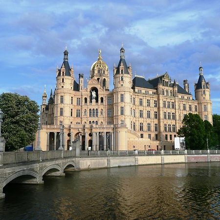 Gasthof Zur Guten Quelle Schwerin  Bagian luar foto